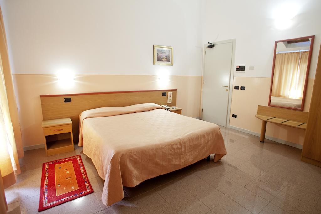 Master Hotel Castelvetro Piacentino Экстерьер фото